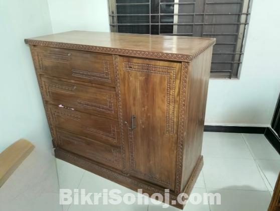 কাঠের ওয়াড্রব